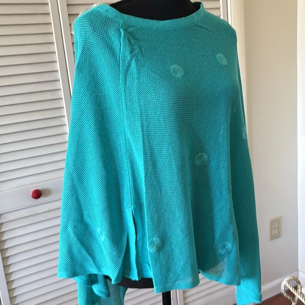 Poncho NWT - Picture 2 of 6